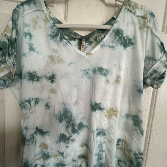 New V Neck Tie Dye Pattern Tee by XCVI SZ Small - Picture 3 of 7